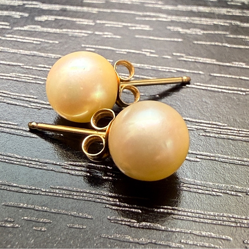 14K Gold 8mm Cultured Freshwater Round Pearl Stud Earrings 1.3 grams BEAUTIFUL